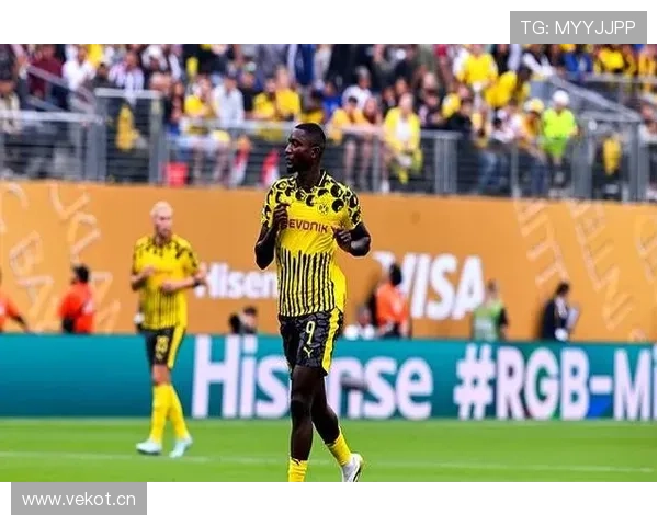 多特蒙德进攻为何关键时刻哑火,状态波动对赛季竞争格局产生影响 多特蒙德进攻为何关键时刻哑火,状态波动对赛季竞争格局产生影响