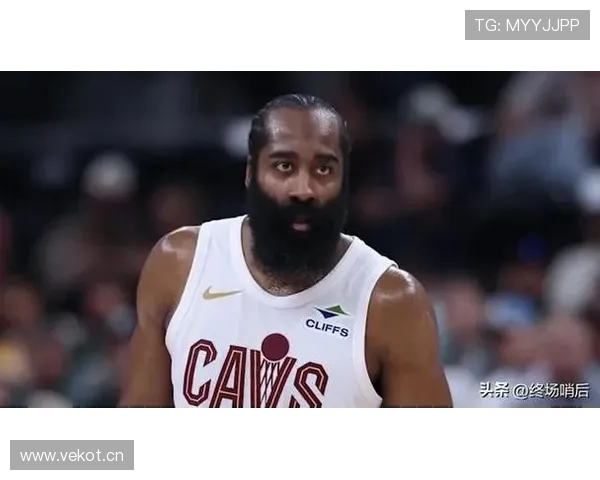 哈登头发又长了，这发际线稳得像股市牛皮癣一样顽固