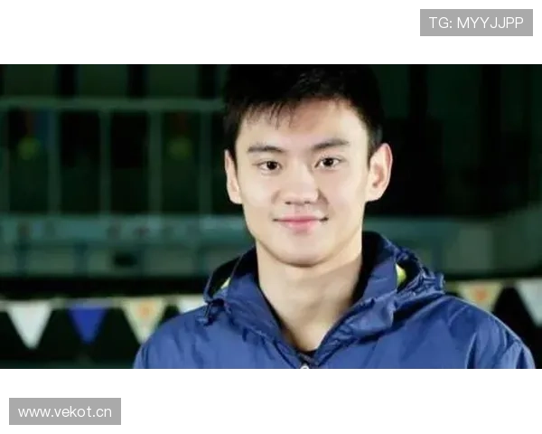 看到宁泽涛机场照我直接无语，手上那块表能顶我两年工资