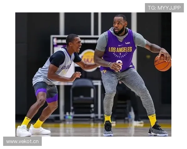 罗伯特·威廉姆斯内线防守效率领跑全队，护筐改变对手进攻选择